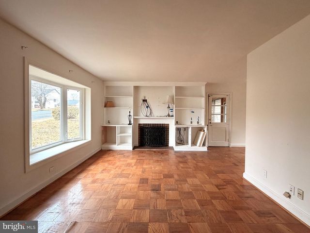 2121 PATRICK HENRY DR, Arlington, VA 22205