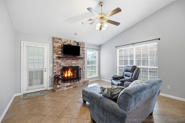 1004 N Willow Avenue, Broken Arrow, OK 74012
