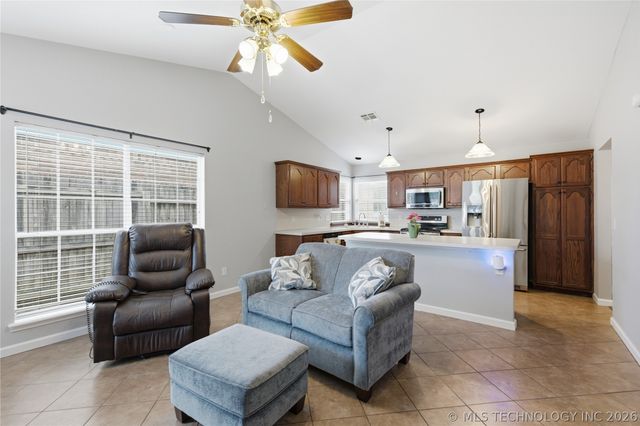 1004 N Willow Avenue, Broken Arrow, OK 74012