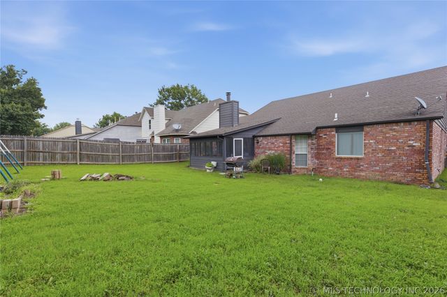 1004 N Willow Avenue, Broken Arrow, OK 74012