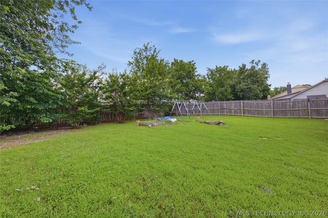 1004 N Willow Avenue, Broken Arrow, OK 74012