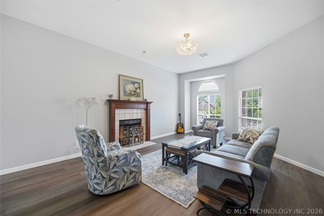1004 N Willow Avenue, Broken Arrow, OK 74012