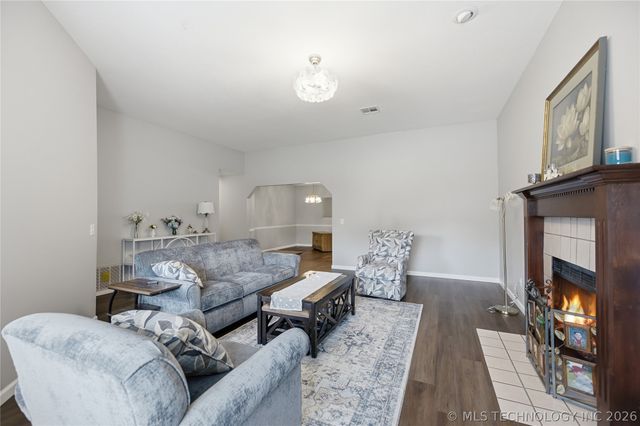 1004 N Willow Avenue, Broken Arrow, OK 74012