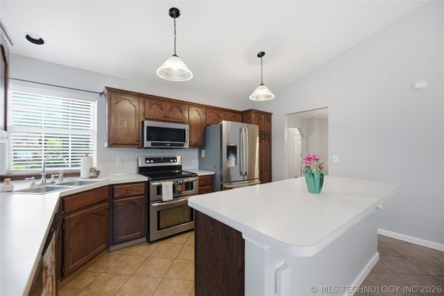 1004 N Willow Avenue, Broken Arrow, OK 74012