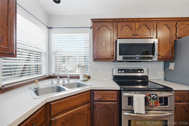 1004 N Willow Avenue, Broken Arrow, OK 74012