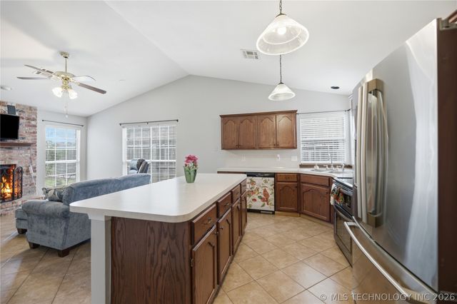 1004 N Willow Avenue, Broken Arrow, OK 74012