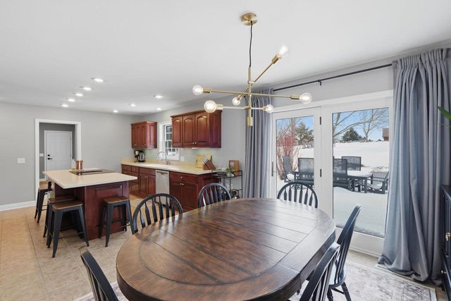 7600 Suffolk Down, Sun Prairie, WI 53590