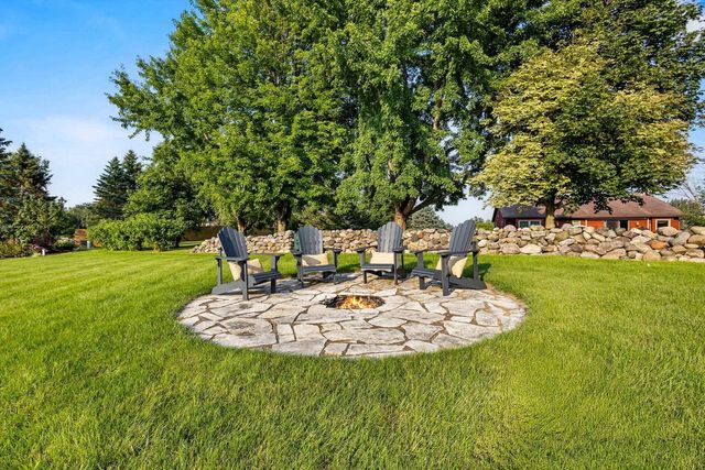 7600 Suffolk Down, Sun Prairie, WI 53590