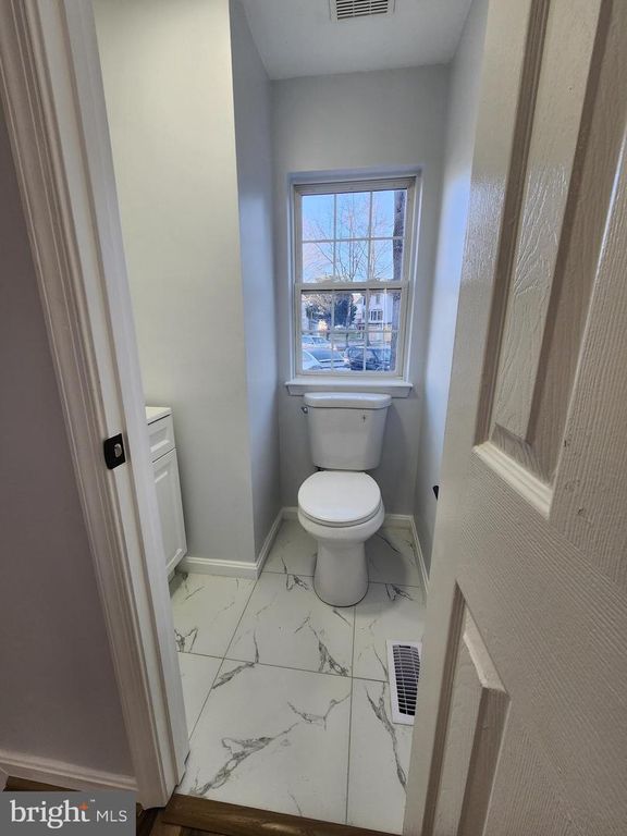 Image 4 of property listing at 13028 SALFORD TER, Upper Marlboro, MD 20772