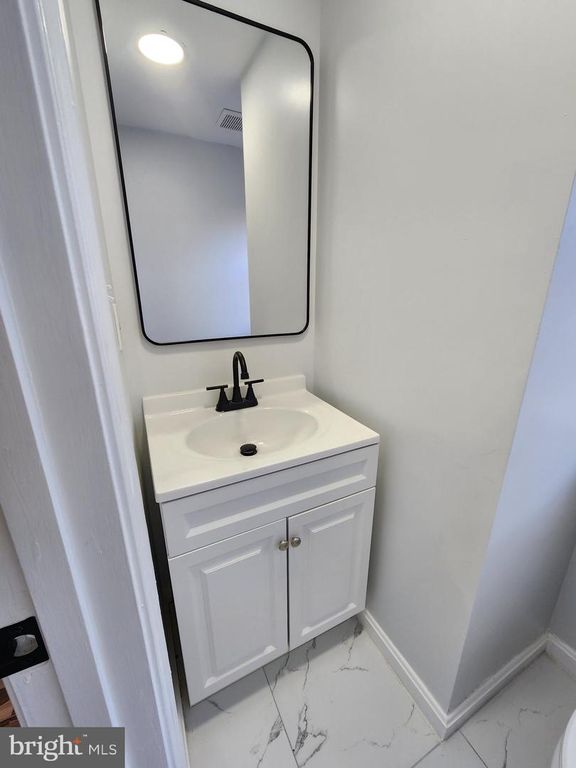 Image 5 of property listing at 13028 SALFORD TER, Upper Marlboro, MD 20772