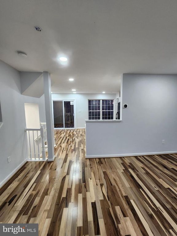 Image 7 of property listing at 13028 SALFORD TER, Upper Marlboro, MD 20772