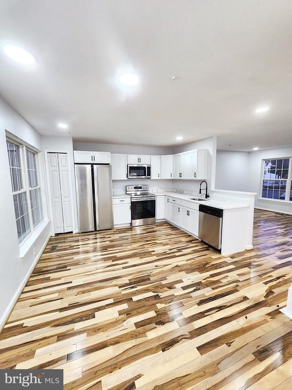 Image 8 of property listing at 13028 SALFORD TER, Upper Marlboro, MD 20772