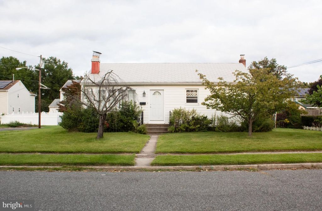 303 PINE ST, Burlington, NJ 08016 — exterior