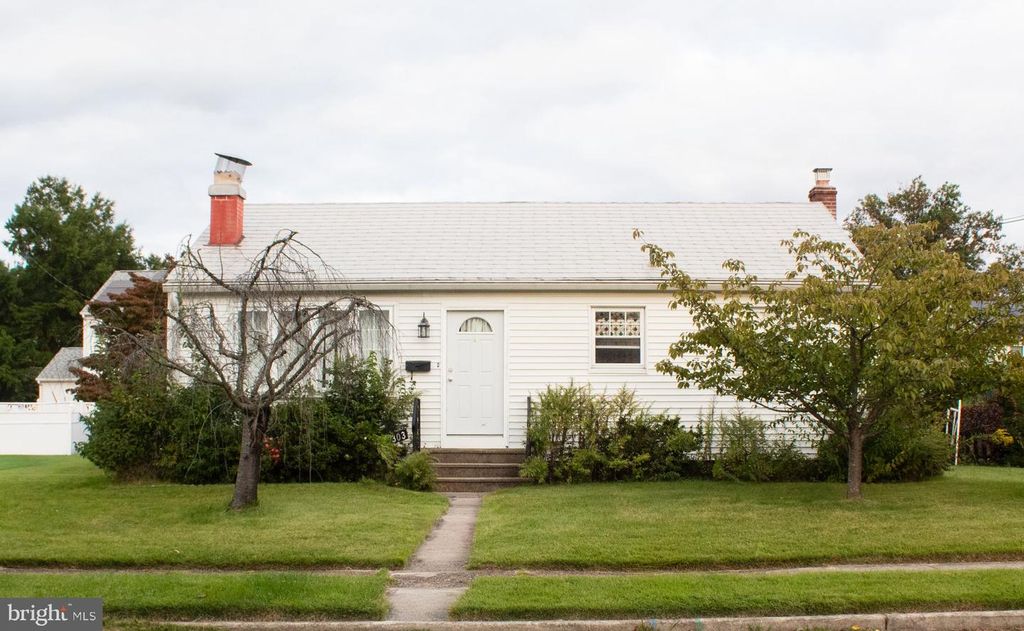 303 PINE ST, Burlington, NJ 08016 — photo 2