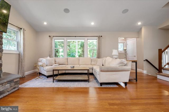 1134 VALLEY DR, Pasadena, MD 21122