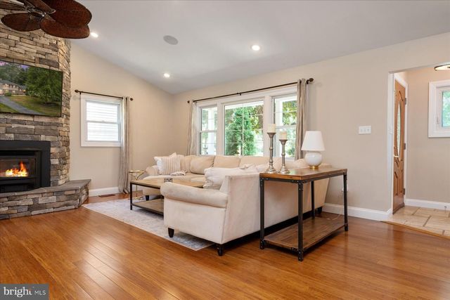 1134 VALLEY DR, Pasadena, MD 21122