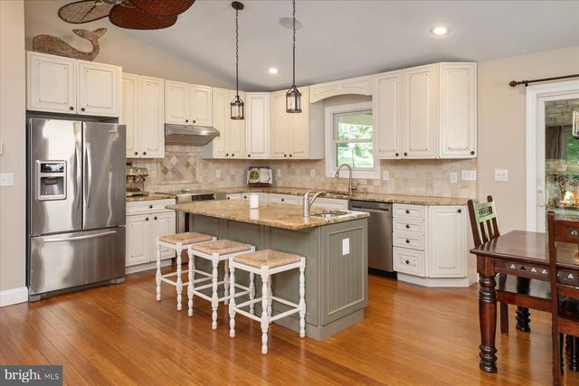1134 VALLEY DR, Pasadena, MD 21122