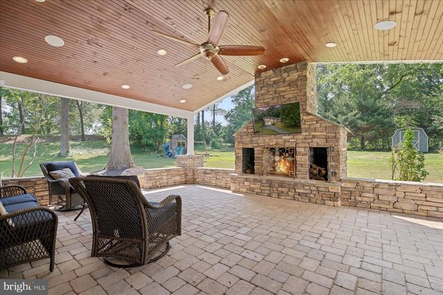 1134 VALLEY DR, Pasadena, MD 21122