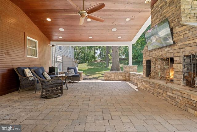 1134 VALLEY DR, Pasadena, MD 21122