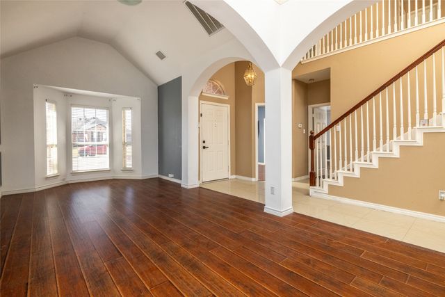 111 Ithaca Court, Arlington, TX 76002