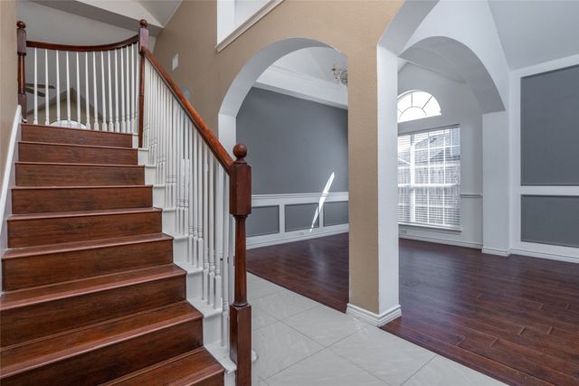111 Ithaca Court, Arlington, TX 76002