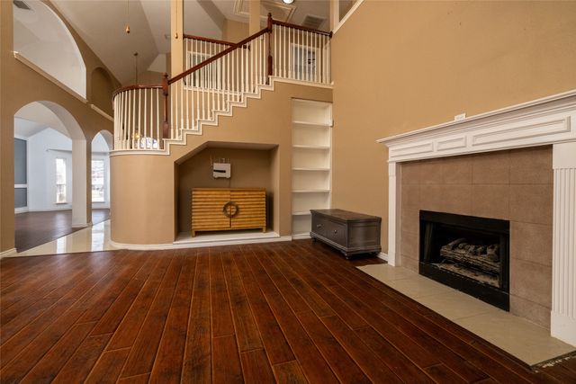 111 Ithaca Court, Arlington, TX 76002