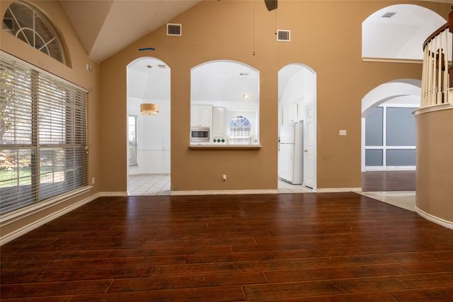 111 Ithaca Court, Arlington, TX 76002