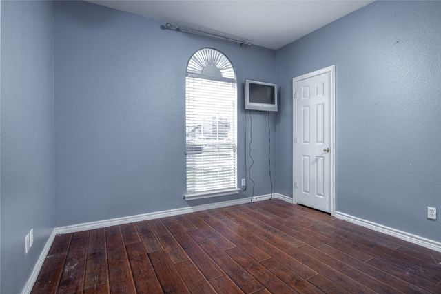 111 Ithaca Court, Arlington, TX 76002