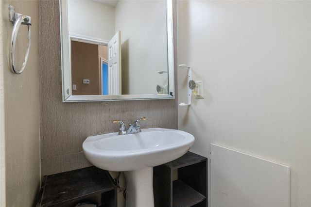 111 Ithaca Court, Arlington, TX 76002
