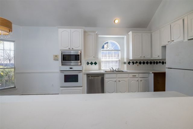 111 Ithaca Court, Arlington, TX 76002