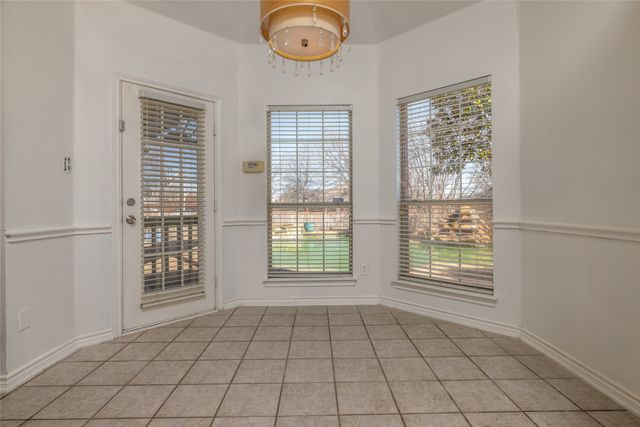 111 Ithaca Court, Arlington, TX 76002