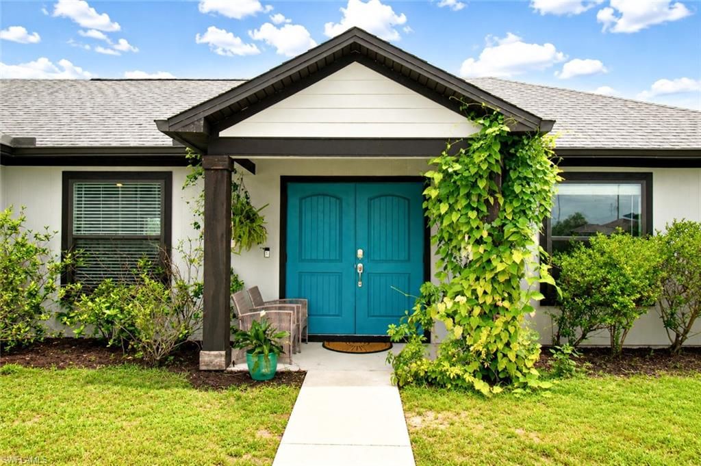 5013 Dania CIR, LABELLE, FL 33935 — exterior