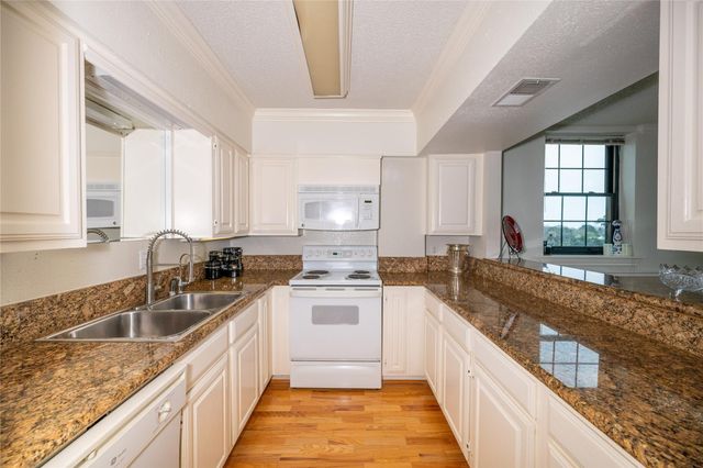 1100 Harvard Street 15, Houston, TX 77008