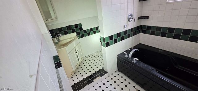 1811 S Green Road, South Euclid, OH 44121