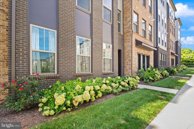 46005 WOODPECKER SQ, Sterling, VA 20165
