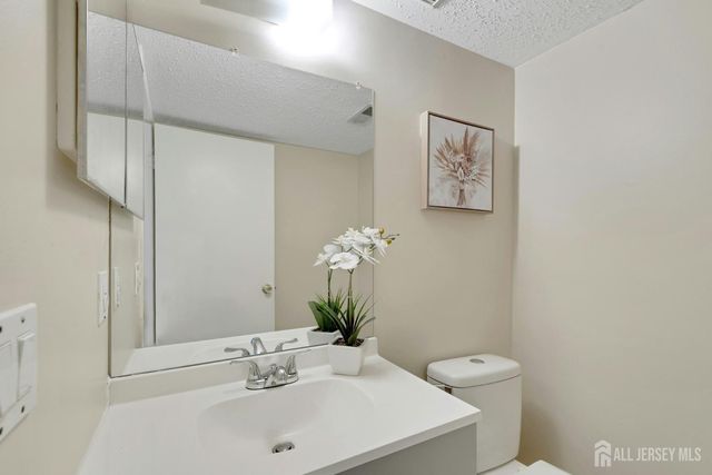 148 Linda Lane, Edison, NJ 08820