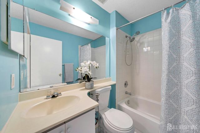 148 Linda Lane, Edison, NJ 08820