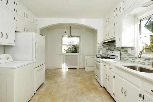 14 Oakridge Place 1, Eastchester, NY 10709