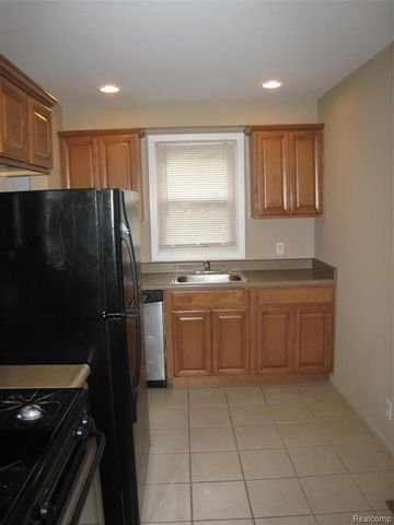 18556 Kenosha Street, Harper Woods, MI 48225