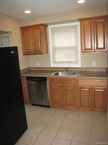 18556 Kenosha Street, Harper Woods, MI 48225
