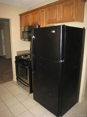18556 Kenosha Street, Harper Woods, MI 48225