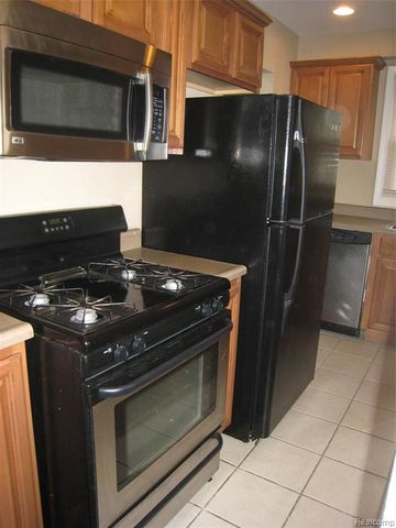 18556 Kenosha Street, Harper Woods, MI 48225