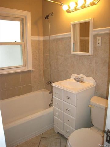 18556 Kenosha Street, Harper Woods, MI 48225