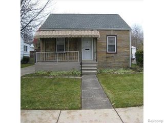 18556 Kenosha Street, Harper Woods, MI 48225
