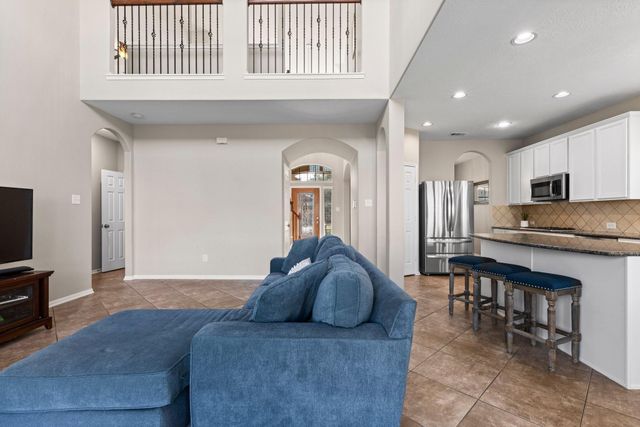 63 W Lasting Spring Circle, The Woodlands, TX 77389