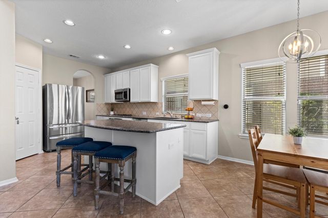 63 W Lasting Spring Circle, The Woodlands, TX 77389