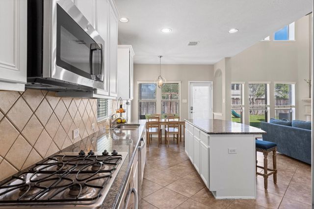 63 W Lasting Spring Circle, The Woodlands, TX 77389