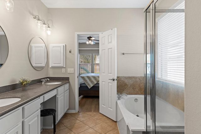 63 W Lasting Spring Circle, The Woodlands, TX 77389