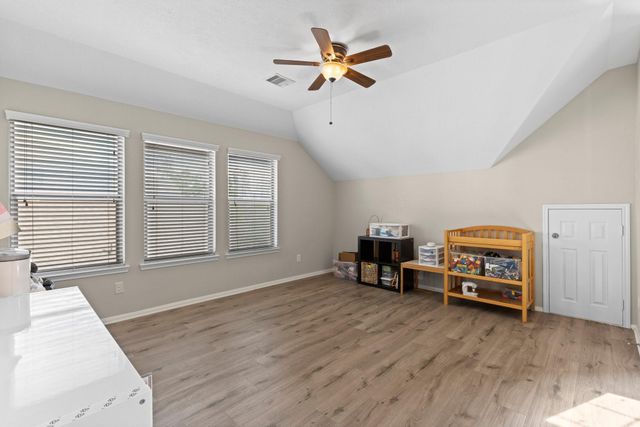 63 W Lasting Spring Circle, The Woodlands, TX 77389