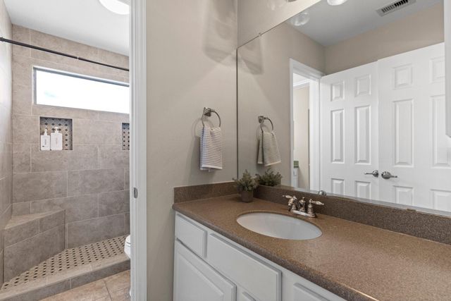 63 W Lasting Spring Circle, The Woodlands, TX 77389